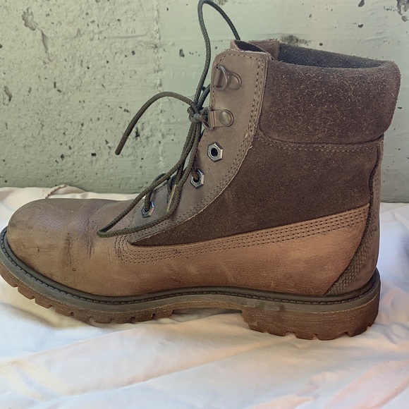 TIMBERLAND Women’s 8.5 brown boot - Picture 3 of 7